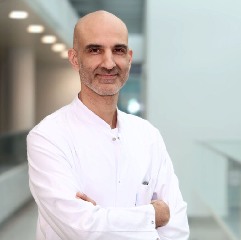 Porträt von Atbin Djamshidian
